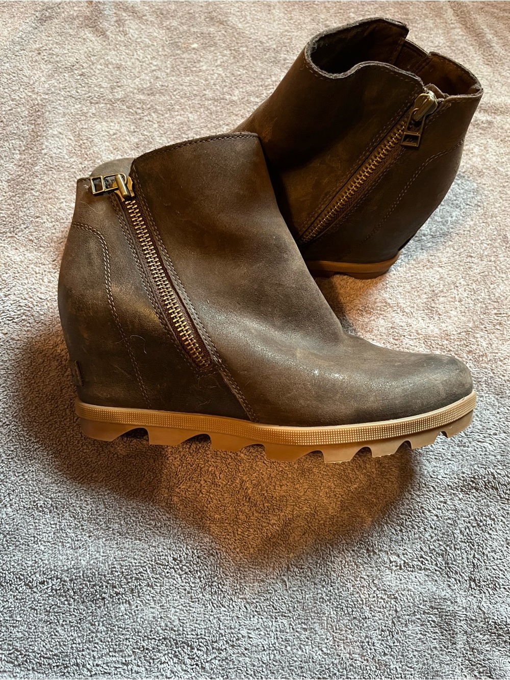 Sorel Joan of Arctic lll Brown Wedge Ankle Boots with zipper womans size 8.5